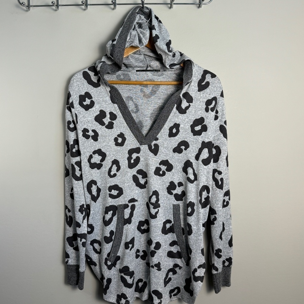 Doe &‎ Rae Oversized Leopard Print Pullover Lightweight Hoodie Sweatshirt Medium